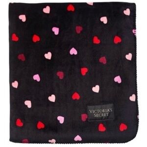Victoria’s Secret Valentine’s Hearts Cozy Sherpa Plush Fleece Blanket Throw. New